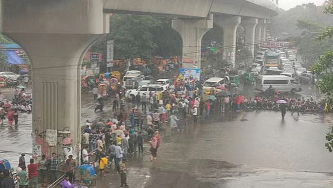 সাম্য হত্যার বিচার দাবিতে শাহবাগ মোড়ে ছাত্রদলের অবস্থান, যান চলাচল বন্ধ