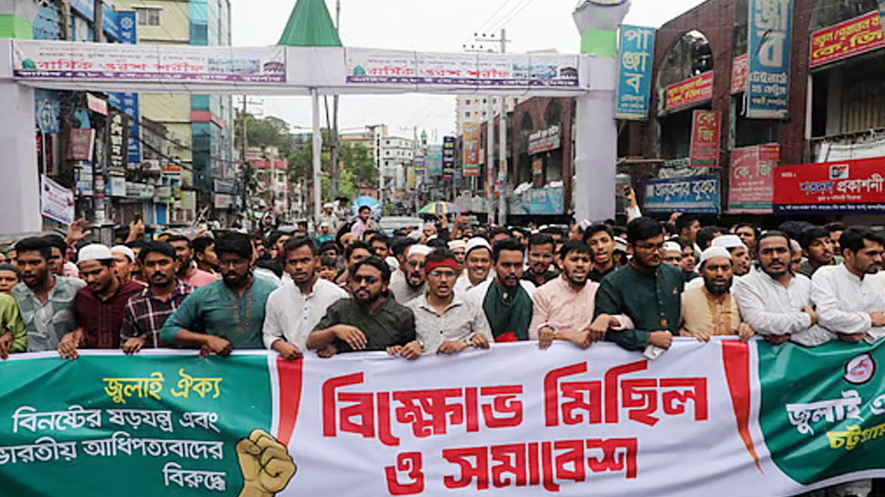 কিছু রাজনৈতিক দল অধ্যাপক ইউনূসকে ঠিকঠাক কাজ করতে দিচ্ছে না