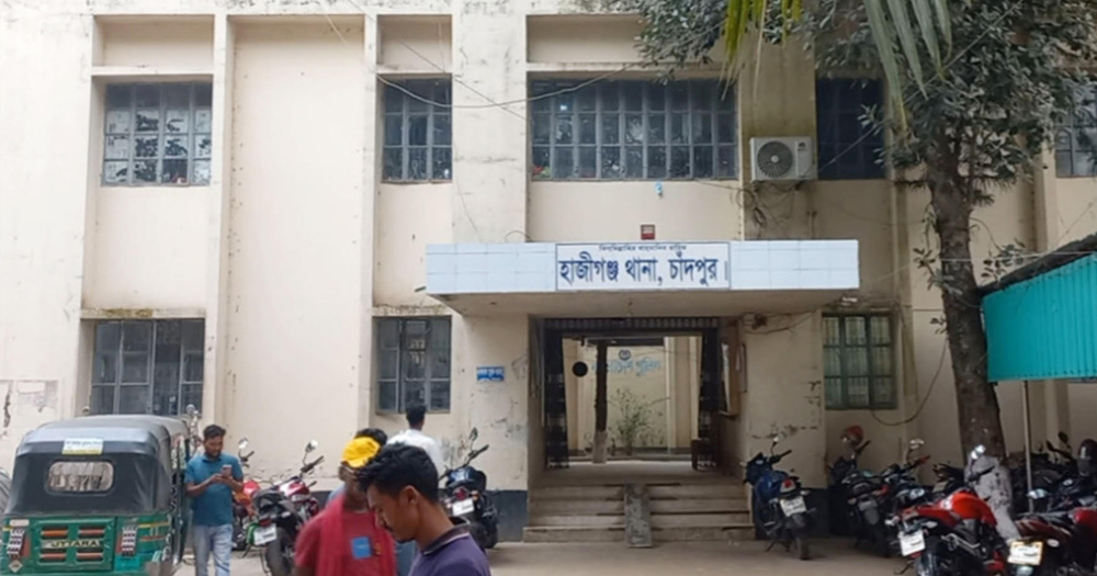 হাজীগঞ্জের আজাদ সরকার হত্যা মামলার আসামী মোবারক গ্রেপ্তার