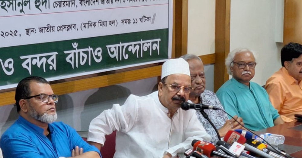 চট্টগ্রাম বন্দর কোনোভাবেই বিদেশিদের দেওয়া যাবে না: গয়েশ্বর