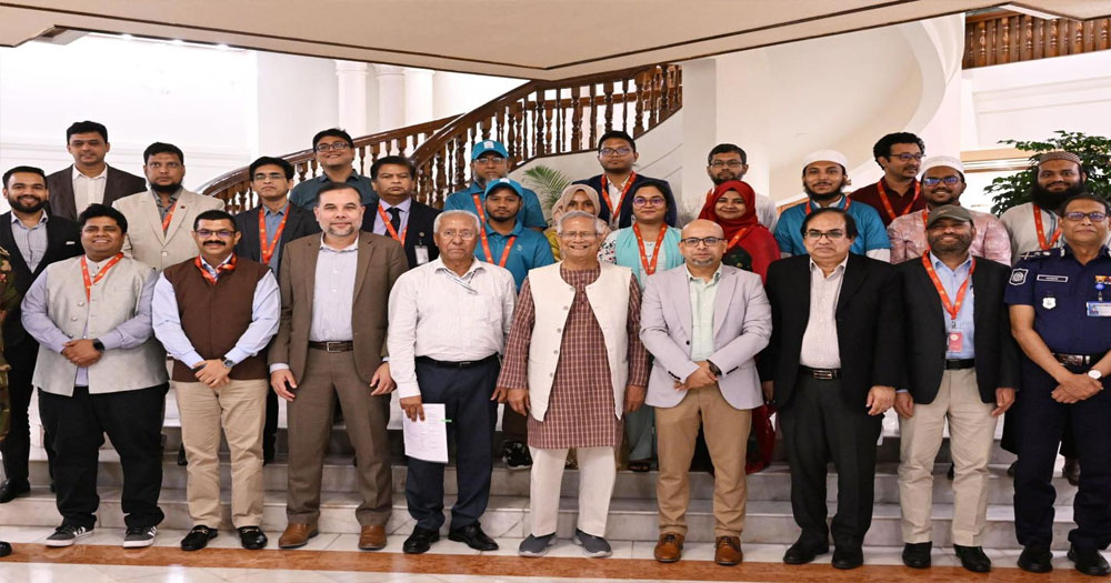 দালাল চক্রের দৌরাত্ম্য কমাতে নাগরিক সেবা যুগান্তকারী ভূমিকা পালন করবে: ড. ইউনুস