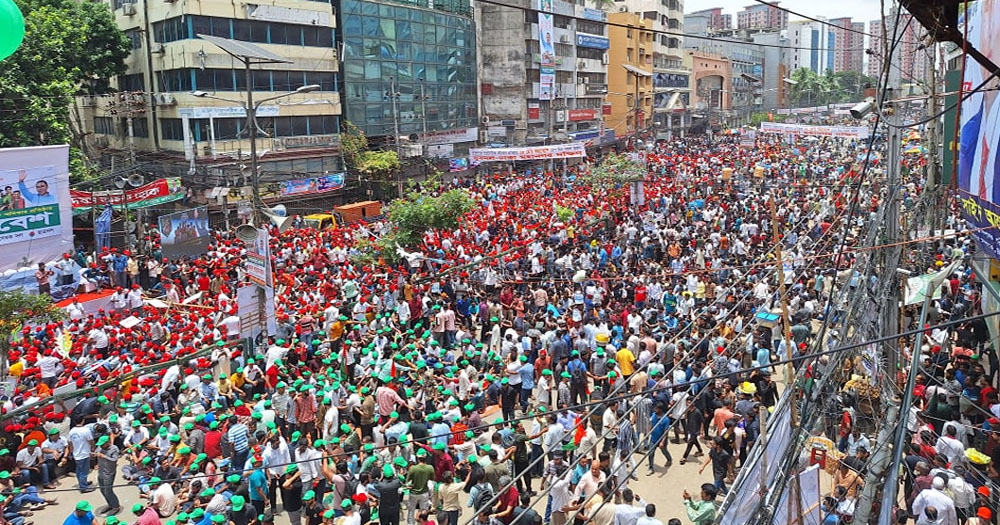 নয়াপল্টনে তারুণ্যের সমাবেশে নেতাকর্মীদের ঢল