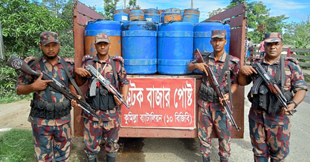ভারতে পাচারকালে কোটি টাকার চিংড়ি রেনু জব্দ