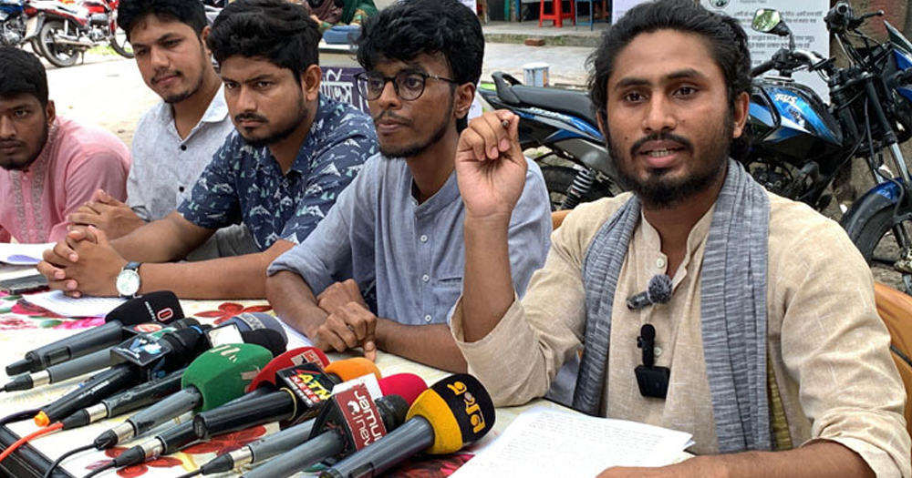 রাবিতে সংঘর্ষ: মশাল ছুঁড়ে মারার অভিযোগ বামদের বিরুদ্ধে