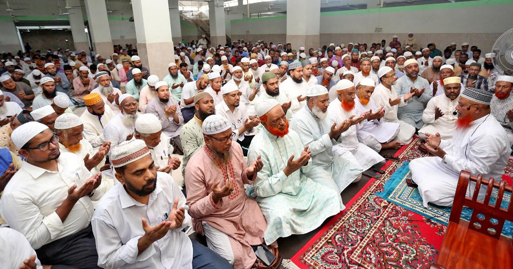 আজহারুল ইসলামের মুক্তিতে বগুড়ায় দোয়া ও এতিমদের মাঝে খাবার বিতরণ