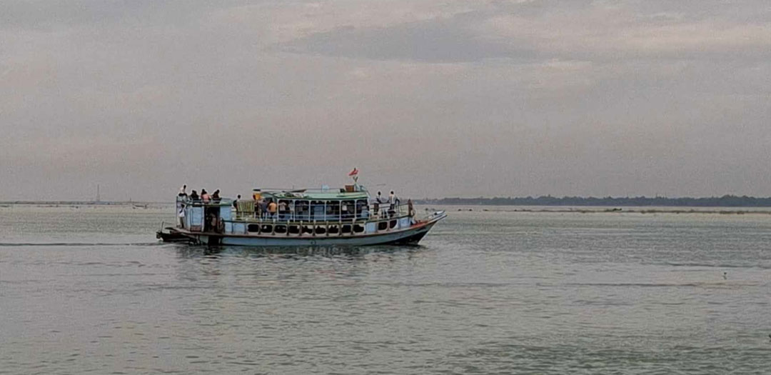 ৪৬ ঘণ্টা পর দৌলতদিয়া-পাটুরিয়া নৌরুটে লঞ্চ চলাচল শুরু
