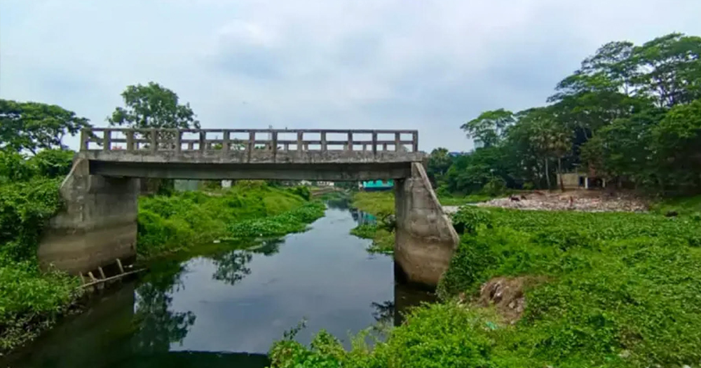 সেতু নির্মাণের সাড়ে তিন বছর পরেও চরম ভোগান্তি