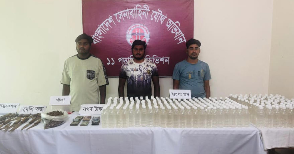 বগুড়ায় সেনা অভিযানে বুলেট ও মাদকদ্রব্যসহ গ্রেপ্তার ৪