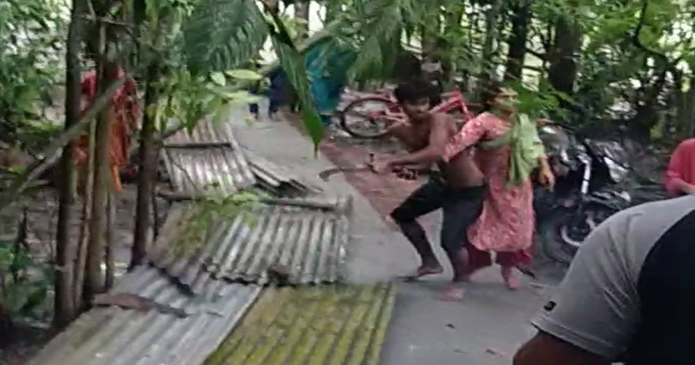 জমি সংক্রান্ত বিরোধের জেরে প্রতিপক্ষের হামলায় সাংবাদিকসহ ৪জন আহত