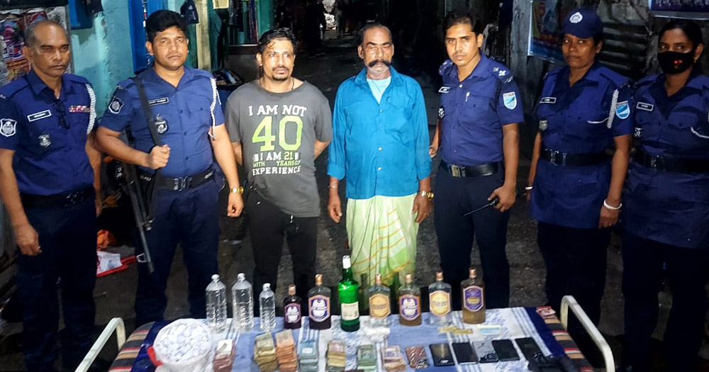 হরিজন কলোনীতে যৌথ বাহিনীর অভিযান, আটক ২