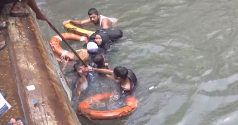 লঞ্চে উঠতে গিয়ে বুড়িগঙ্গায় পড়ে গেলেন নারী-শিশুসহ ৫ যাত্রী