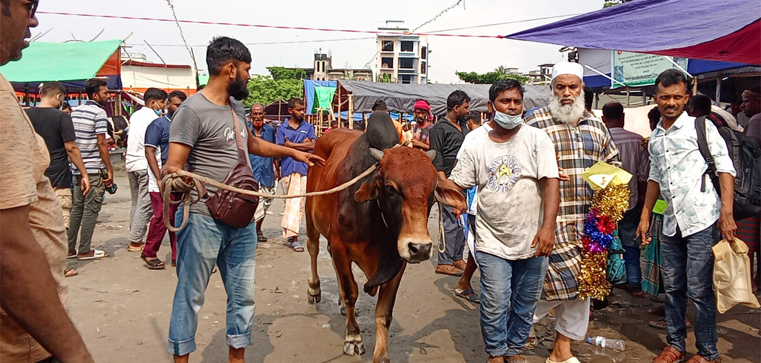 নারায়ণগঞ্জে শেষ মুহুর্তে হাটে বেচাকেনার ধুম