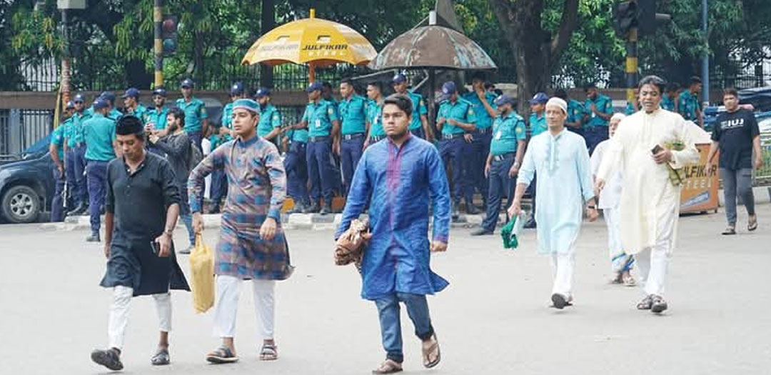 ডিএমপির সর্বোচ্চ নিরাপত্তায় বায়তুল মোকাররমসহ ঢাকা মহানগরীতে সকল ঈদ জামাত অনুষ্ঠিত