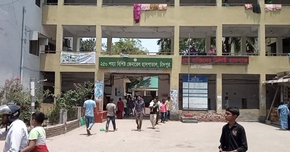 মতলবে বাস-সিএনজি মুখোমুখি সংঘর্ষে চালক ও যাত্রী নিহত, আহত ৬