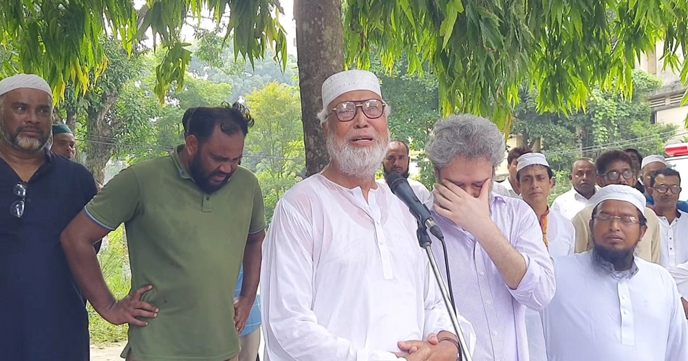 স্ত্রীর জানাজায় অঝোরে কাঁদলেন বঙ্গবীর কাদের সিদ্দিকী