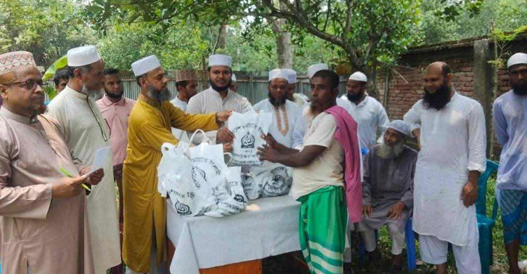 কাপাসিয়ায় পাঁচ শতাধিক গরীব ও অসহায় পরিবারের মাঝে জামায়াতের গরুর গোস্ত বিতরণ