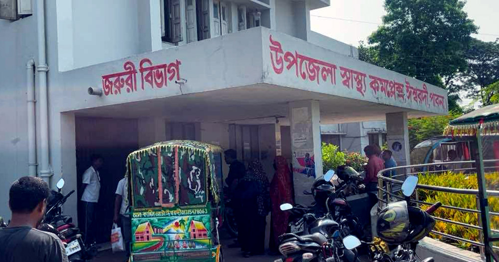 পাবনায় কাভার্ডভ্যান চাপায় মা-মেয়েসহ নিহত ৩