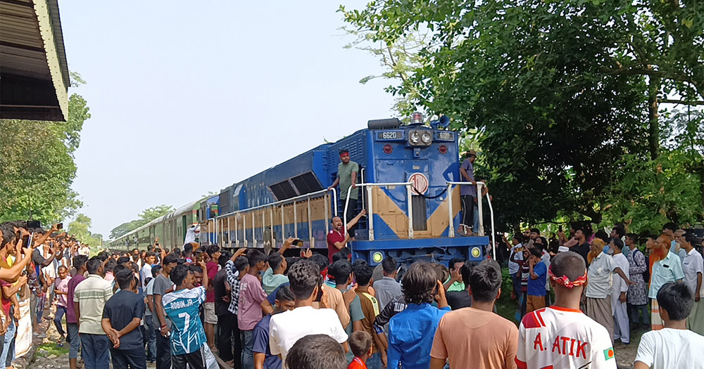 আড়াই ঘণ্টা পর রাজশাহীর সঙ্গে সারা দেশের ট্রেন চলাচল শুরু