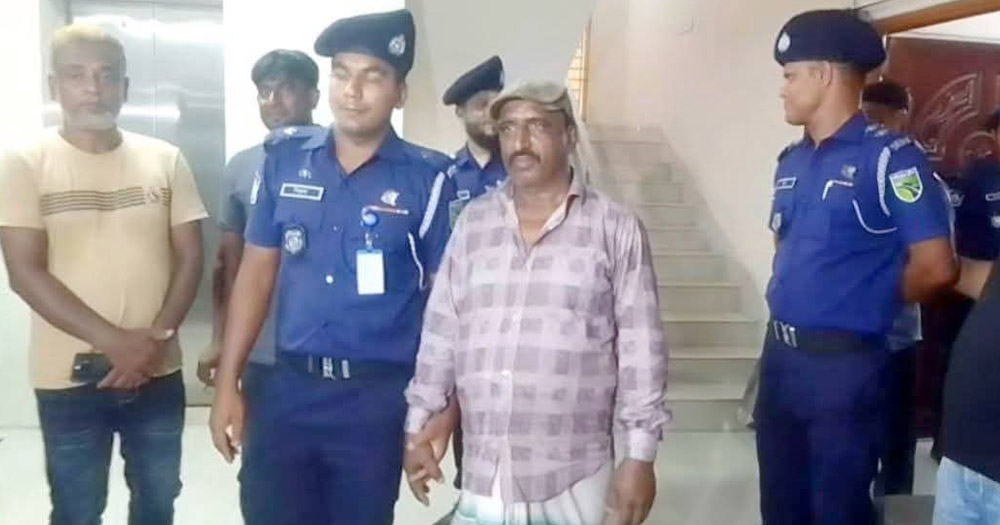 বগুড়ায় ঈদের সকালে বাবা-ছেলে নিহতের ঘটনায় চালক গ্রেপ্তার, বাস জব্দ