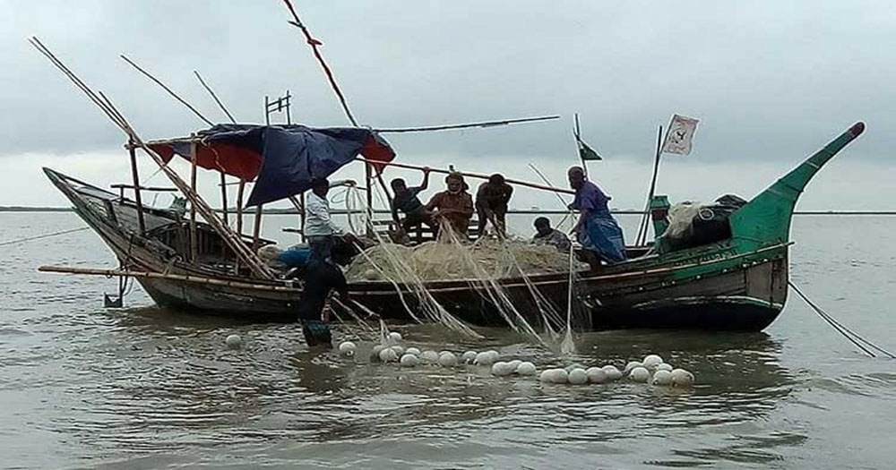 ৫৮ দিন বিরতির পর সমুদ্রে মাছ ধরা শুরু