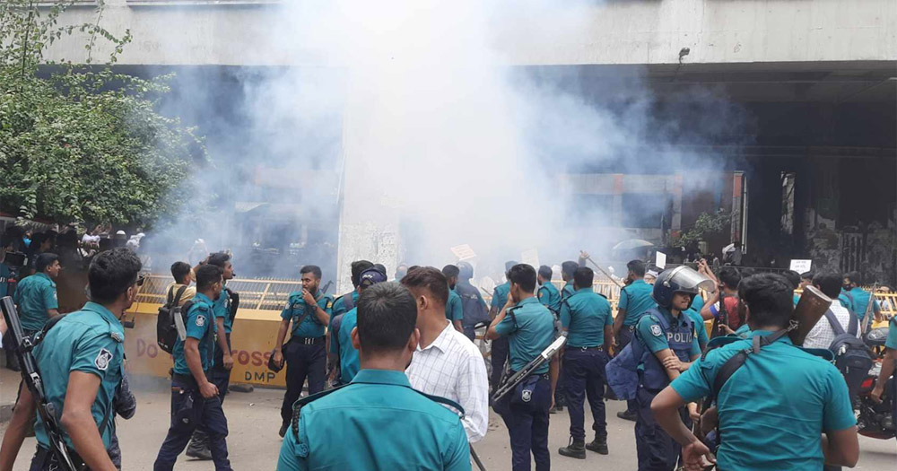 উত্তপ্ত প্রেসক্লাব এলাকা, একাধিক সাউন্ড গ্রেনেড নিক্ষেপ