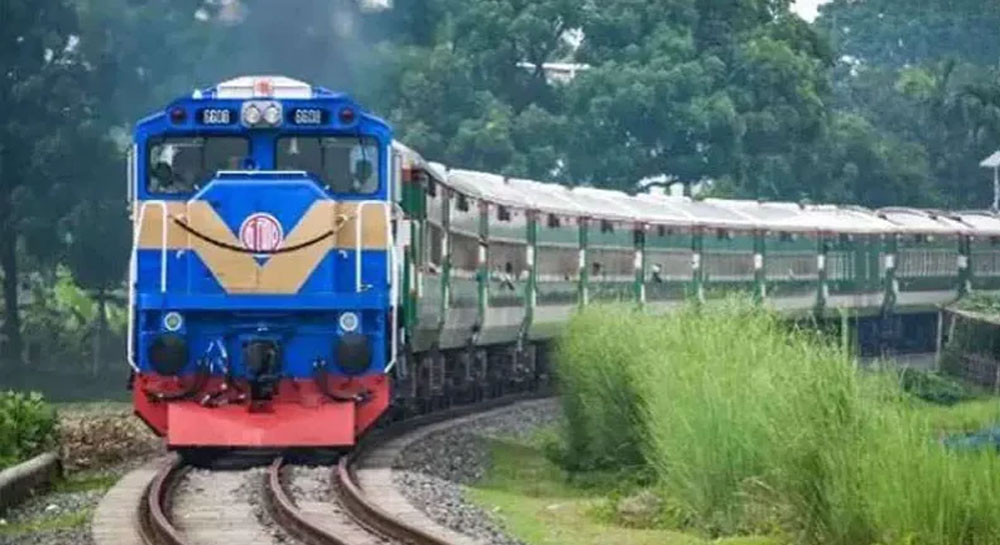 যাত্রাপথে কক্সবাজার এক্সপ্রেসের ইঞ্জিন বিকল, দুর্ভোগে ৮ শতাধিক যাত্রী