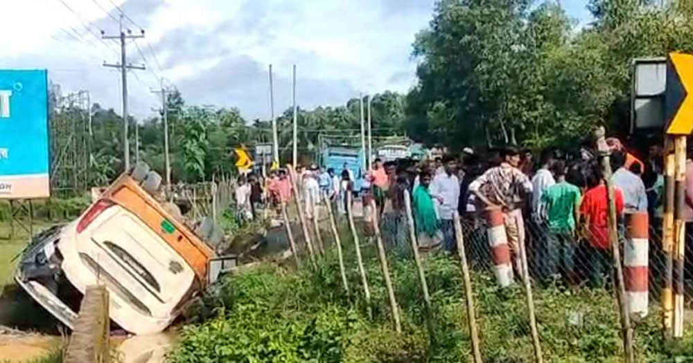 কক্সবাজারে বাস-কাভার্ডভ্যান সংঘর্ষে নিহত ৩
