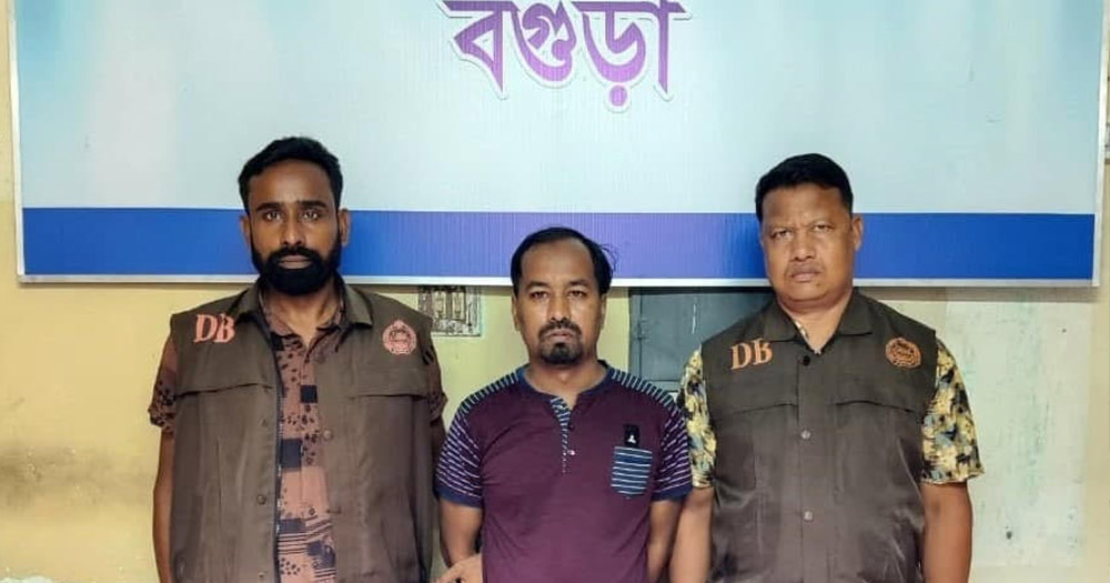 বগুড়ায় পিস্তলসহ শীর্ষ সন্ত্রাসী গ্রেপ্তার