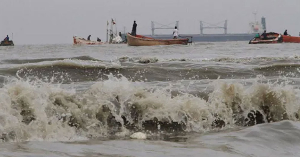 অতি ভারী বৃষ্টির আভাস, সমুদ্র বন্দরে সতর্ক সংকেত