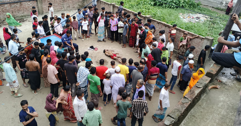 ফতুল্লায় ড্রেন থেকে বস্তাবন্দি অবস্থায় যুবকের লাশ উদ্ধার
