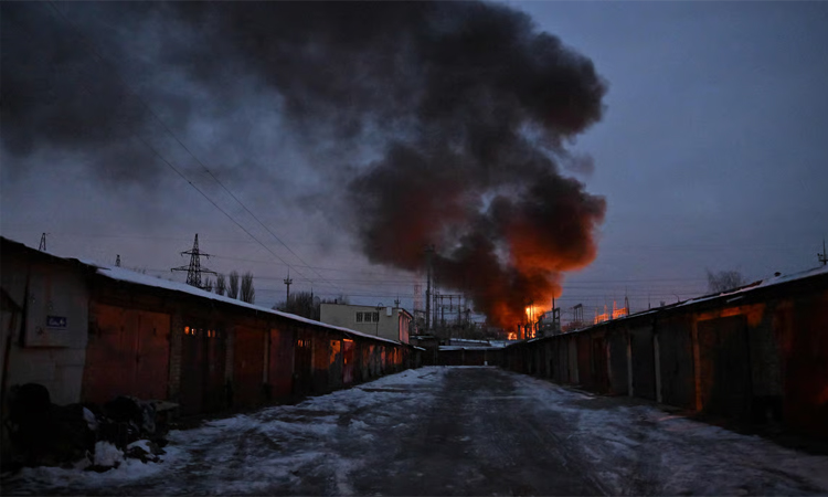 এবার ইসরায়েলের বিমান ঘাঁটিগুলিতে ক্ষেপণাস্ত্র এবং ড্রোন হামলা ইরানের
