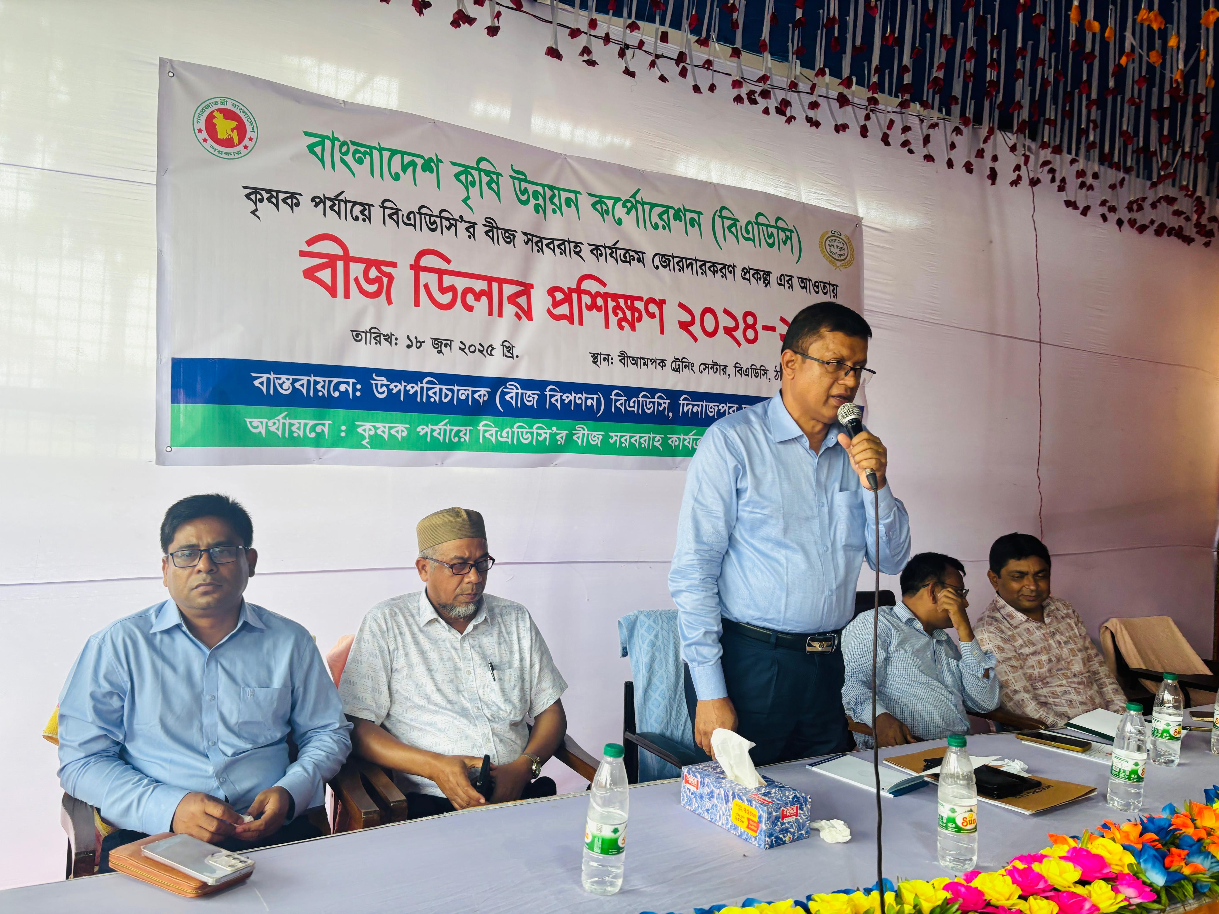 কৃষকের মাঠে মানসম্মত বীজ, প্রস্তুত হচ্ছেন ১০০ ডিলার