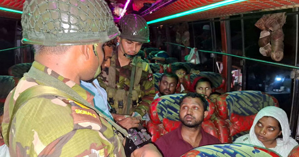 অতিরিক্ত ভাড়ার ৩৫ লাখ টাকা যাত্রীদের ফেরত দিয়েছে সেনাবাহিনী