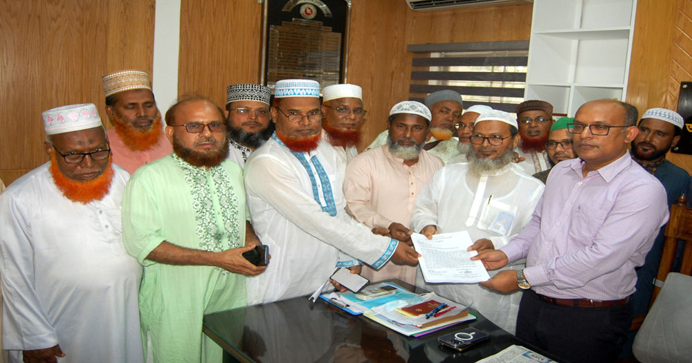 বগুড়ায় স্বতন্ত্র মাদরাসা শিক্ষা বোর্ড স্থাপনের দাবীতে শিক্ষা উপদেষ্টাকে স্মারকলিপি