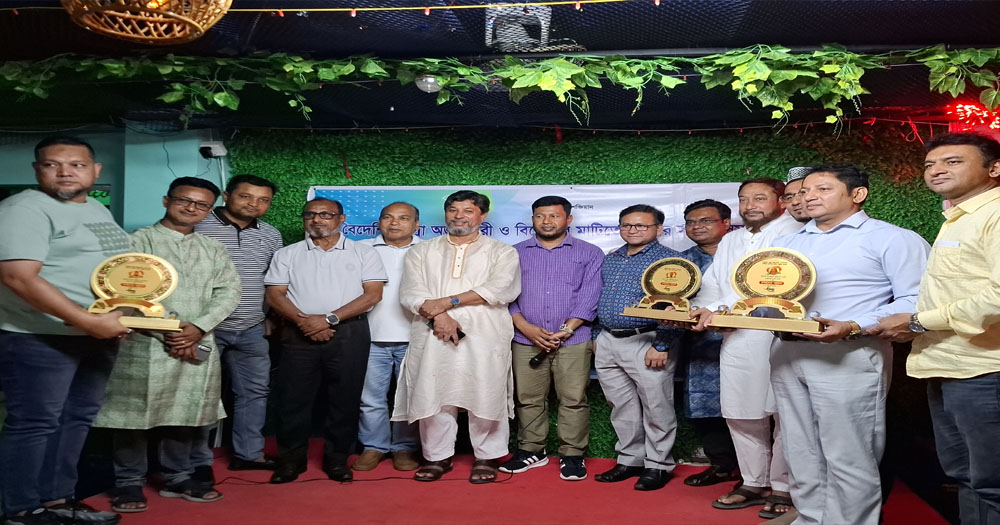 মাদারীপুরে প্রবাসী রেমিট্যান্স যোদ্ধাকে সংবর্ধনা