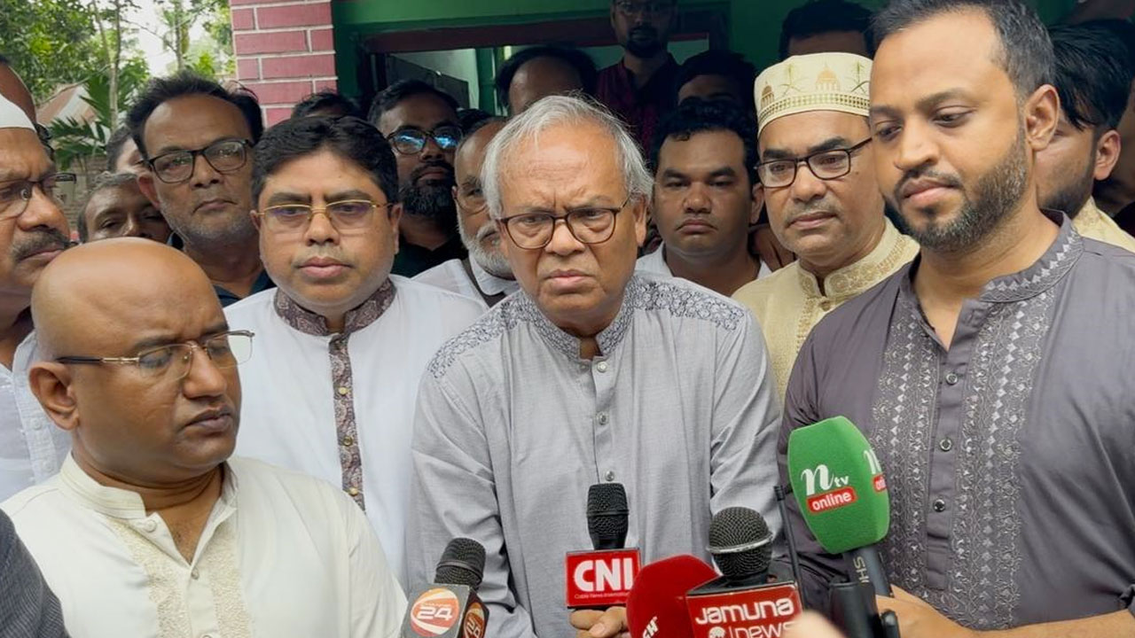 ‘ড. ইউনূস ও তারেক রহমানের বৈঠকের পর   থেকে পার্শ্ববর্তী দেশ ষড়যন্ত্র শুরু করেছে’