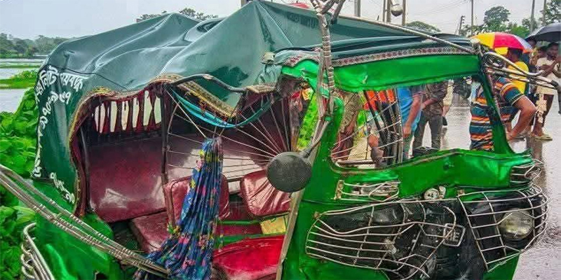 সড়ক দুর্ঘটনায় ময়মনসিংহ, নাটোর, লালমনিরহাট ও মানিকগঞ্জে নিহত ১৭