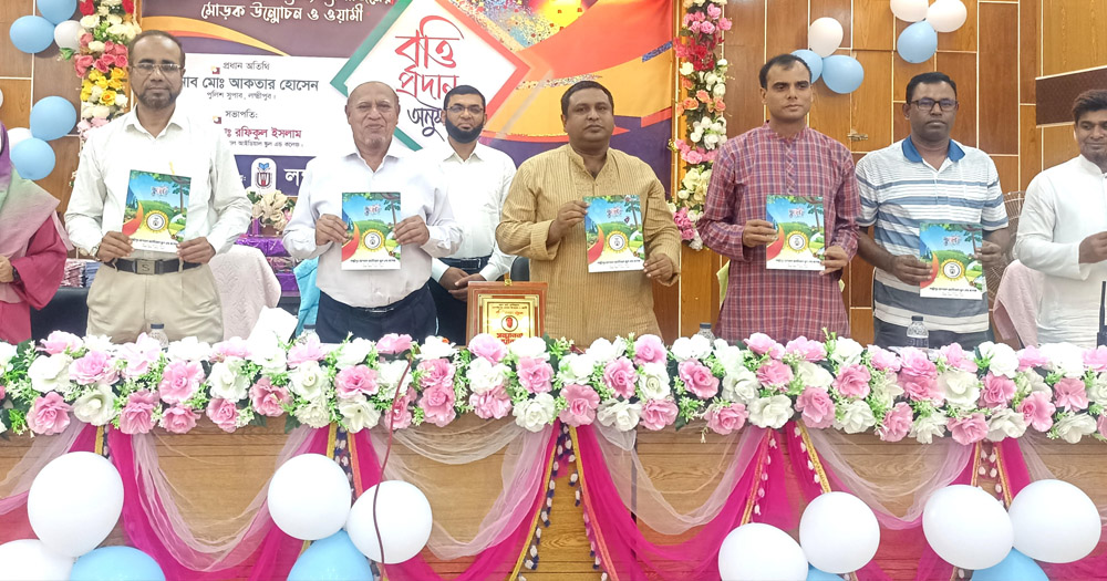 লক্ষ্মীপুরে তিন শতাধিক শিক্ষার্থীকে পুরস্কার দিল ন্যাশনাল আইডিয়াল স্কুল