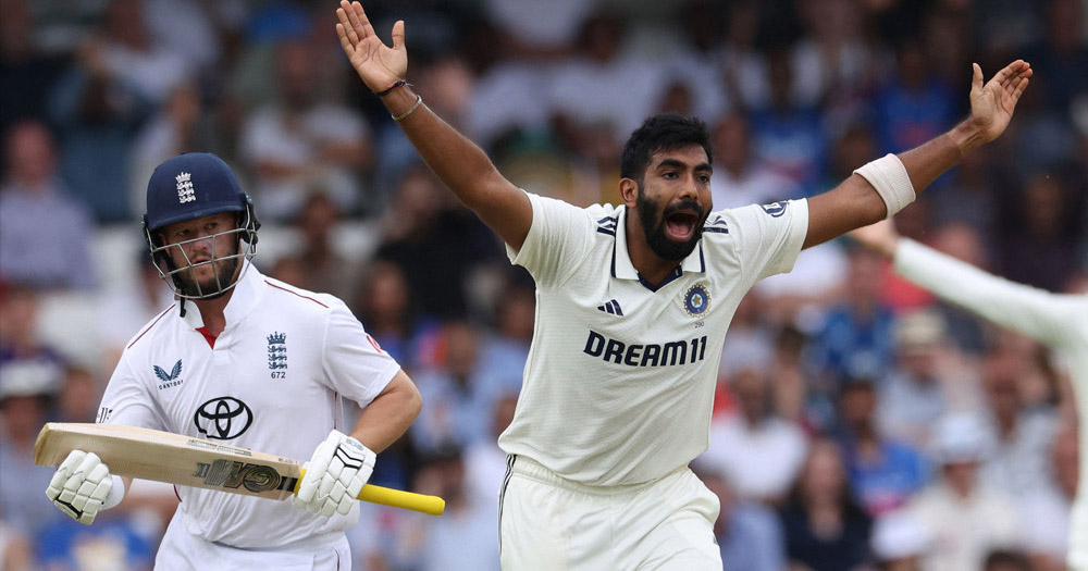 পাকিস্তান কিংবদন্তির রেকর্ড ভাঙলেন বুমরাহ