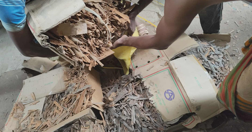 বগুড়ার রাজাবাজারে মেয়াদোত্তীর্ণ আড়াই টন মসলা উদ্ধার: ৫ লাখ টাকা জরিমানা