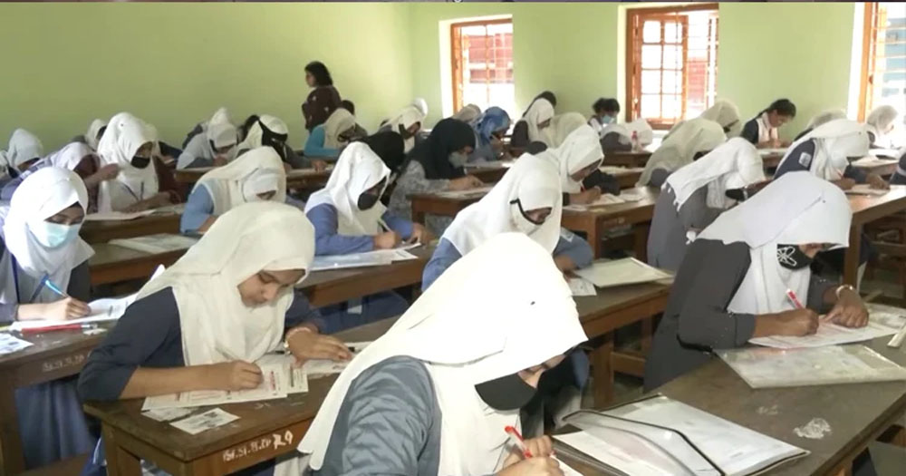 এইচএসসি পরীক্ষা কেন্দ্রের ২০০ গজের মধ্যে ইলেকট্রনিক ডিভাইস ব্যবহার নিষিদ্ধ