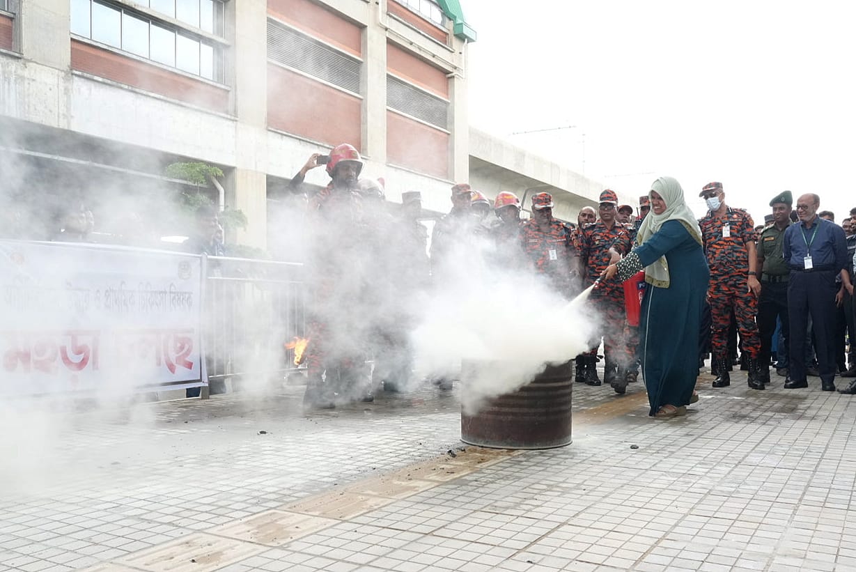 মেট্রোরেল স্টেশনে অগ্নিনির্বাপণ ও উদ্ধার মহড়া