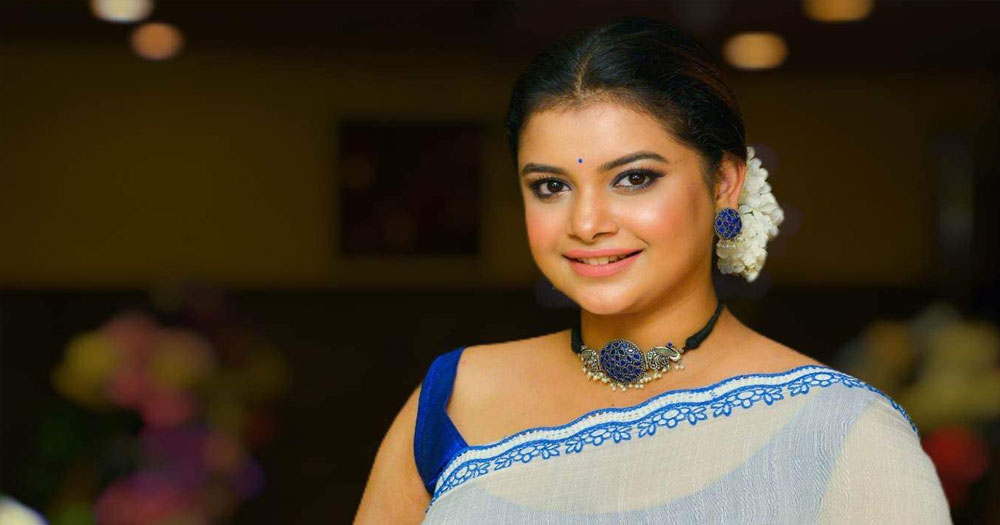 সেলিব্রিটির আলো নয়, আমি খুঁজেছি হৃদয়ের ছায়া : শবনম ফারিয়া