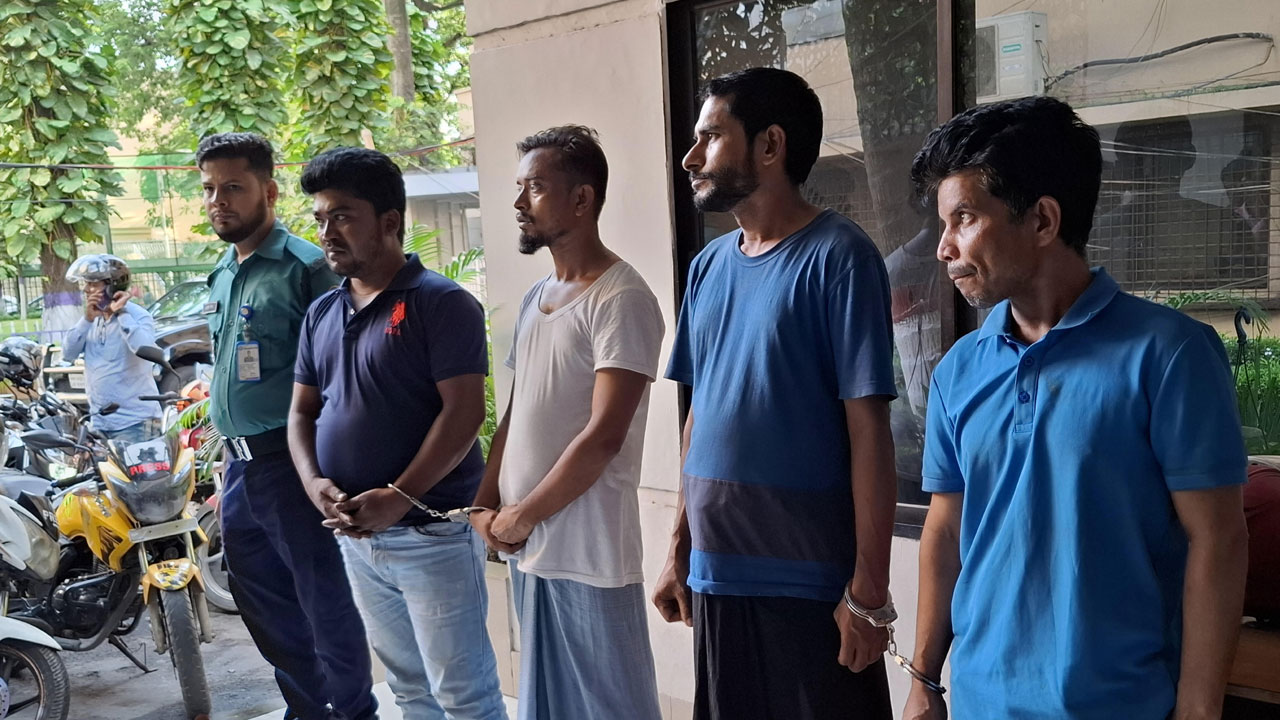 হাসনাতের পোস্ট, চার প্রতারককে গ্রেপ্তার করল দুদক