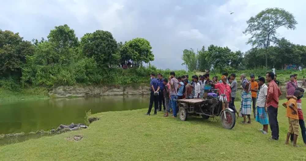 রাণীশংকৈলে পুকুরে ভাসমান অবস্থায় অজ্ঞাত ব্যক্তির লাশ উদ্ধার