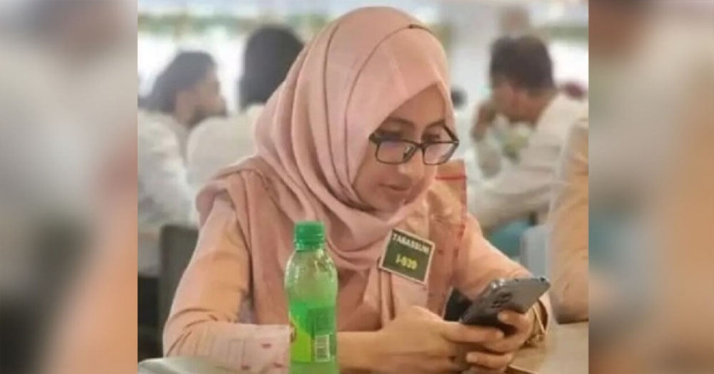 অন্তর্বর্তী সরকার নিয়ে মন্তব্য করা সেই তাপসী ঊর্মি চাকরিচ্যুত