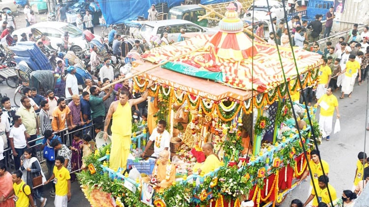 উল্টো রথ টানার মধ্য দিয়ে শেষ হলো রথযাত্রা উৎসব