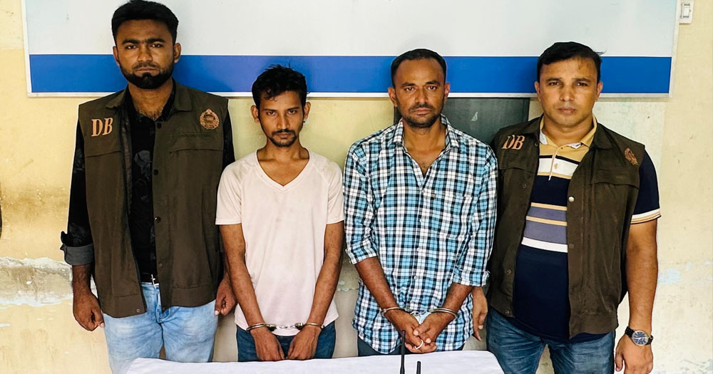 বগুড়ায় ডিবি পুলিশ সেজে প্রতারণা, গ্রেপ্তার ২