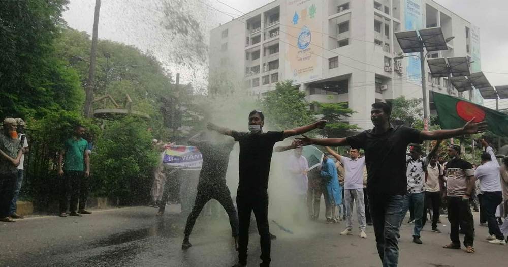কাকরাইলে জলকামান-সাউন্ড গ্রেনেডে ছত্রভঙ্গ চাকরিচ্যুত বিডিআর সদস্যরা