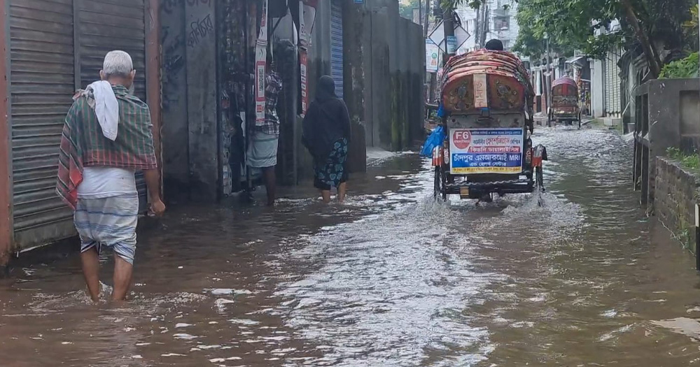 চাঁদপুরে ১৩৯ মিমি বৃষ্টিপাতে জলাবদ্ধতা, বাড়ছে জনদুর্ভোগ
